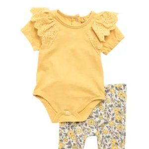 NWT Two Piece Eyelet Sleeve Set